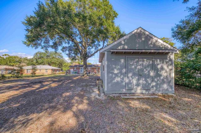 815 Lakewood Rd, Pensacola, FL 32507