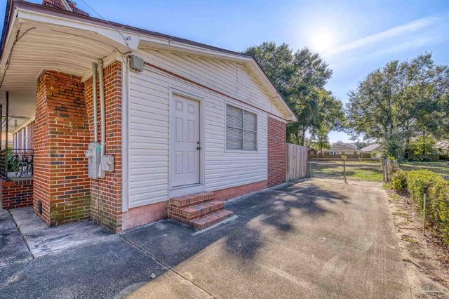 815 Lakewood Rd, Pensacola, FL 32507