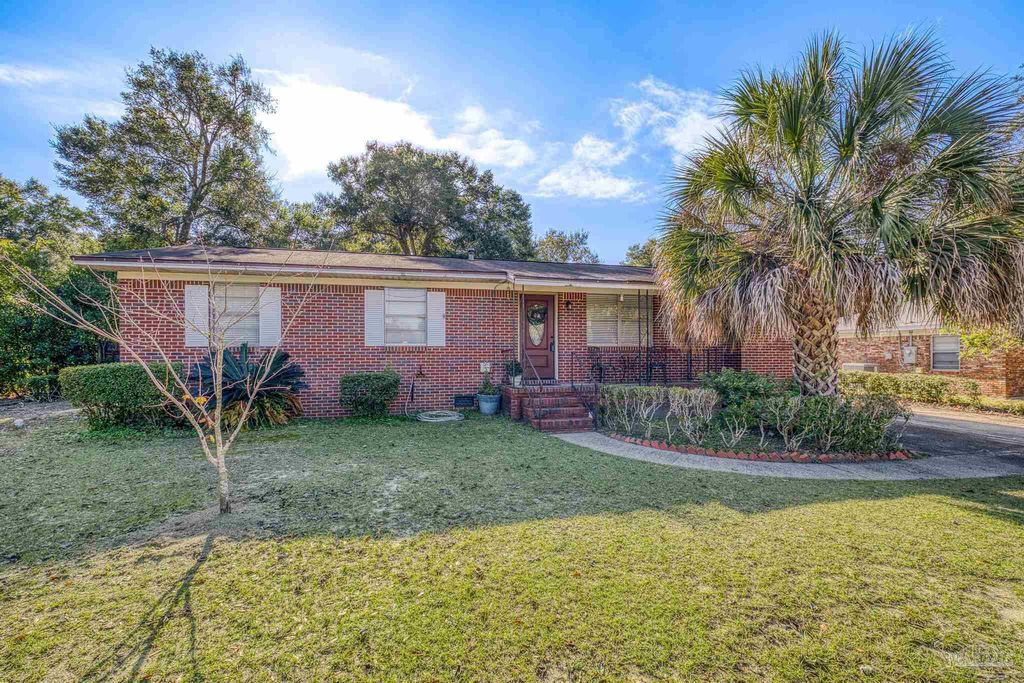 815 Lakewood Rd, Pensacola, FL 32507
