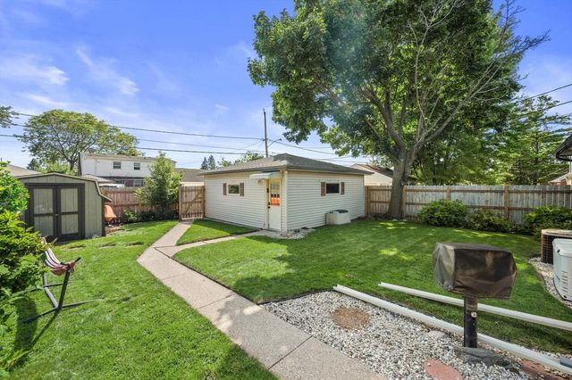 1411 Manitowoc AVENUE, South Milwaukee, WI 53172
