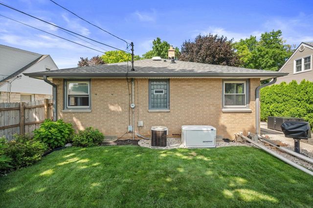 1411 Manitowoc AVENUE, South Milwaukee, WI 53172