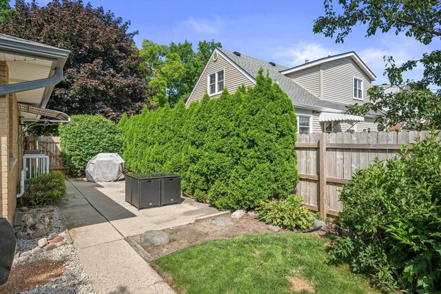 1411 Manitowoc AVENUE, South Milwaukee, WI 53172