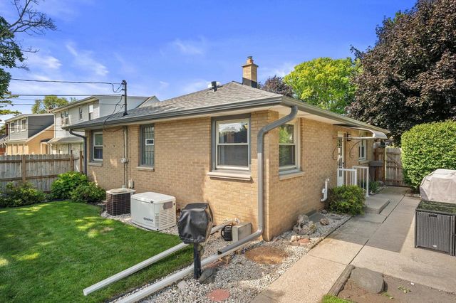 1411 Manitowoc AVENUE, South Milwaukee, WI 53172