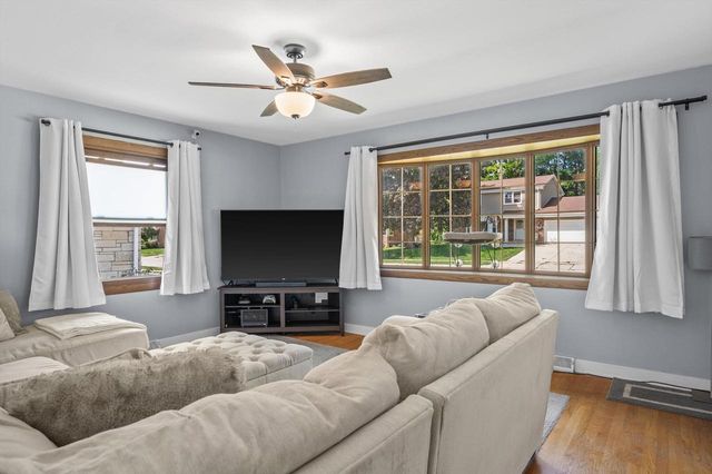 1411 Manitowoc AVENUE, South Milwaukee, WI 53172