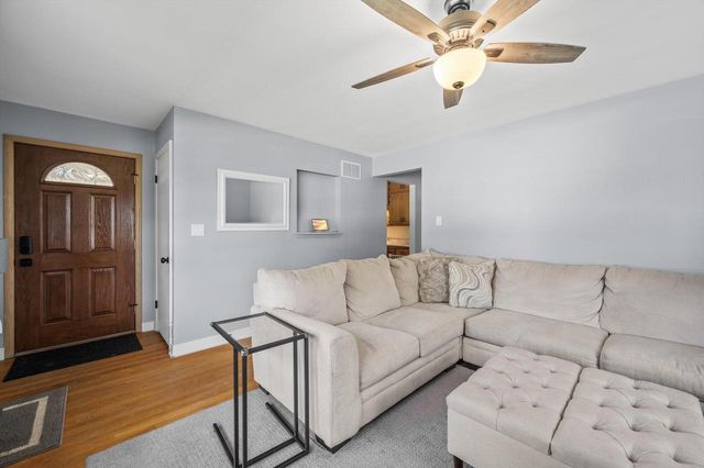 1411 Manitowoc AVENUE, South Milwaukee, WI 53172