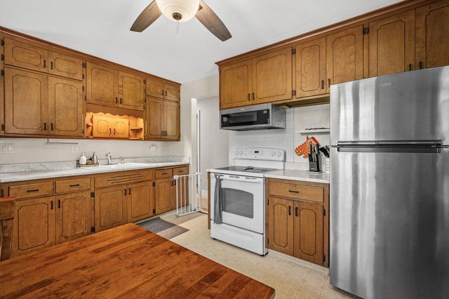 1411 Manitowoc AVENUE, South Milwaukee, WI 53172