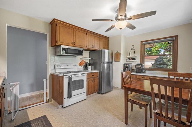1411 Manitowoc AVENUE, South Milwaukee, WI 53172
