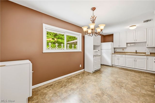 7842 Venice Heights Drive NE, Warren, OH 44484