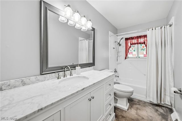 7842 Venice Heights Drive NE, Warren, OH 44484