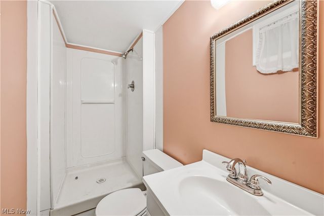 7842 Venice Heights Drive NE, Warren, OH 44484
