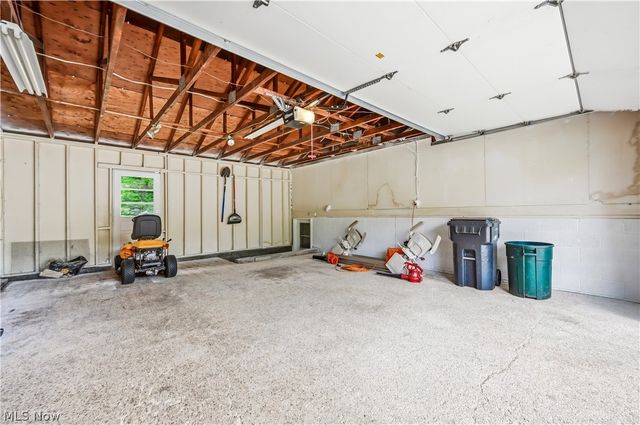 7842 Venice Heights Drive NE, Warren, OH 44484