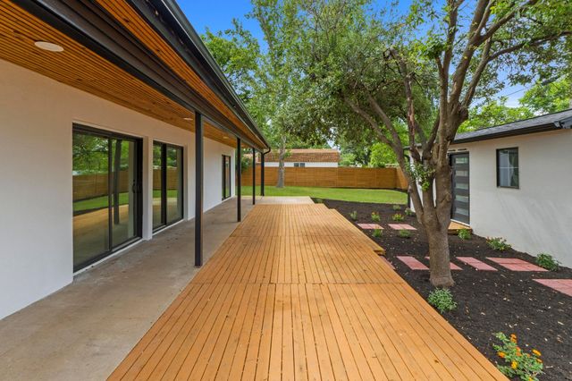 1305 Ridgehaven DR, Austin, TX 78723