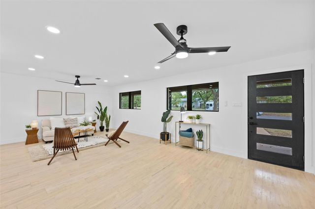 1305 Ridgehaven DR, Austin, TX 78723