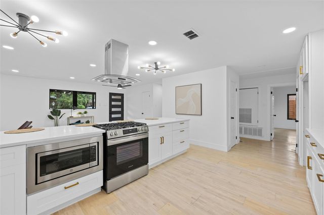 1305 Ridgehaven DR, Austin, TX 78723