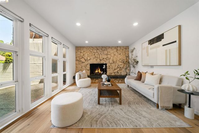 6406 Oakwood Dr, Oakland, CA 94611