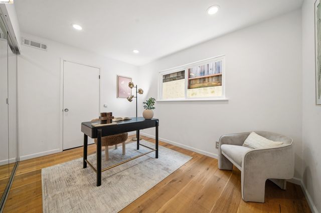6406 Oakwood Dr, Oakland, CA 94611