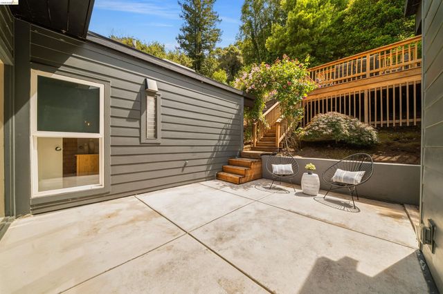 6406 Oakwood Dr, Oakland, CA 94611
