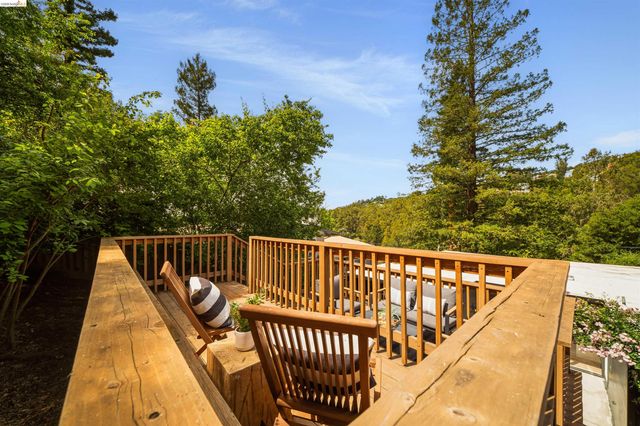6406 Oakwood Dr, Oakland, CA 94611