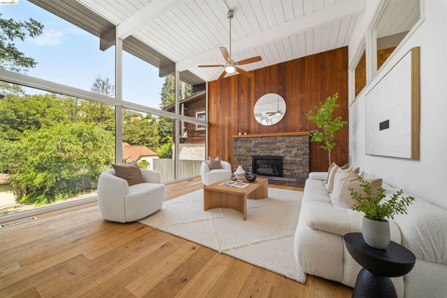 6406 Oakwood Dr, Oakland, CA 94611