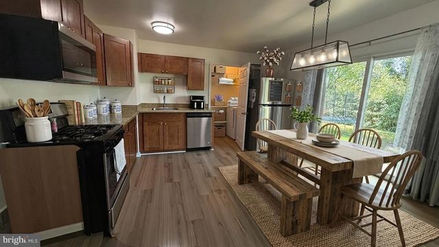 13316 HILLENDALE DR, Woodbridge, VA 22193