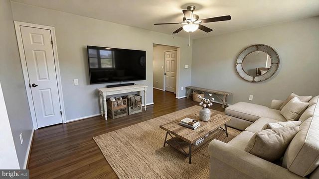 13316 HILLENDALE DR, Woodbridge, VA 22193