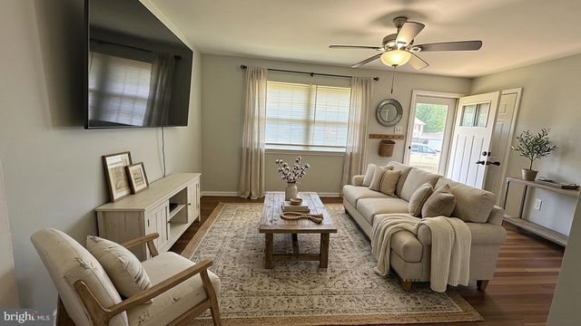 13316 HILLENDALE DR, Woodbridge, VA 22193