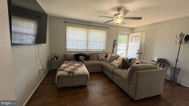 13316 HILLENDALE DR, Woodbridge, VA 22193
