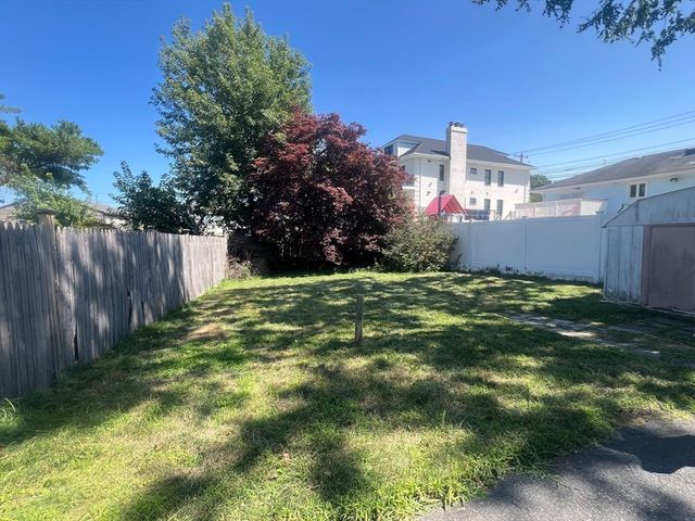13 Lantern Rd, Revere, MA 02151