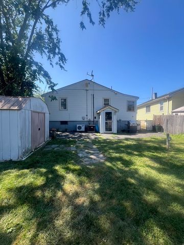 13 Lantern Rd, Revere, MA 02151