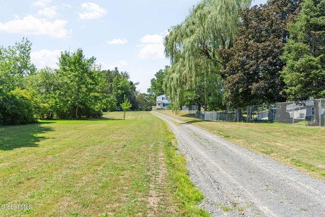 27 Delatour Road, Colonie, NY 12189