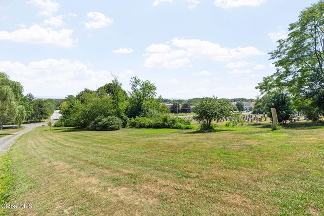 27 Delatour Road, Colonie, NY 12189