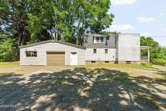 27 Delatour Road, Colonie, NY 12189