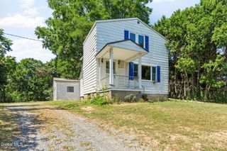 27 Delatour Road, Colonie, NY 12189