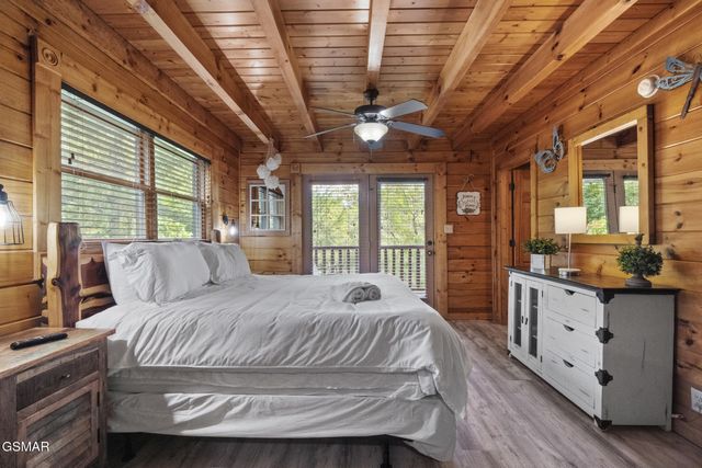 635 Gatlinburg Falls Way, Gatlinburg, TN 37738