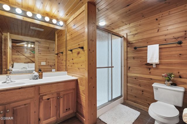 635 Gatlinburg Falls Way, Gatlinburg, TN 37738