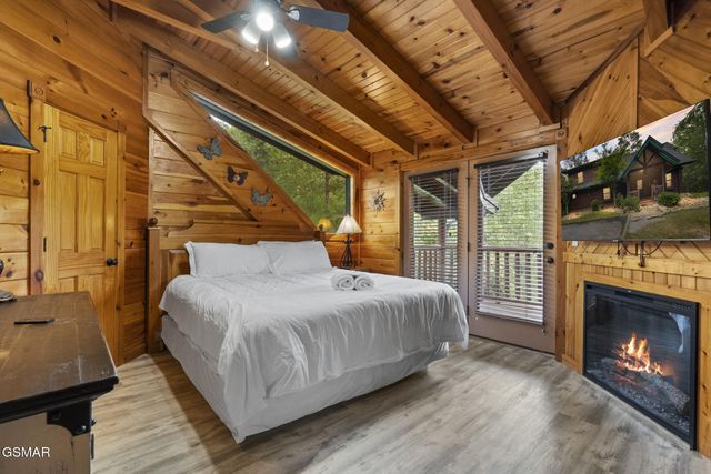 635 Gatlinburg Falls Way, Gatlinburg, TN 37738