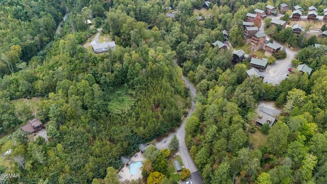 635 Gatlinburg Falls Way, Gatlinburg, TN 37738