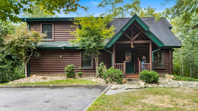 635 Gatlinburg Falls Way, Gatlinburg, TN 37738
