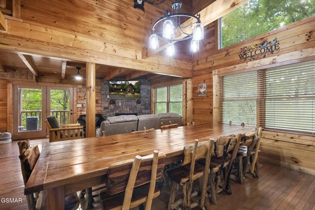 635 Gatlinburg Falls Way, Gatlinburg, TN 37738