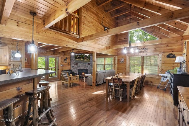 635 Gatlinburg Falls Way, Gatlinburg, TN 37738