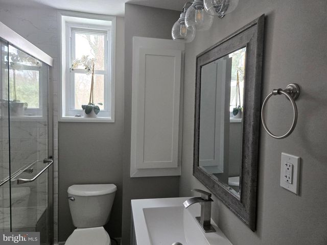 8422 WOODLAWN ST, Alexandria, VA 22309