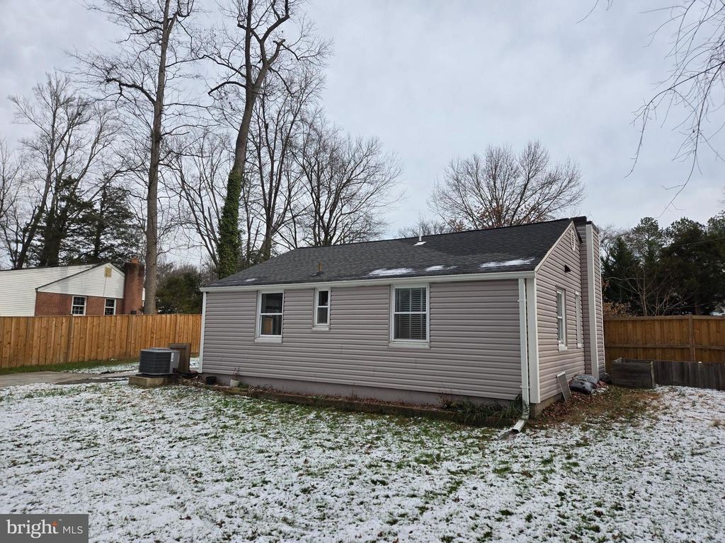 8422 WOODLAWN ST, Alexandria, VA 22309