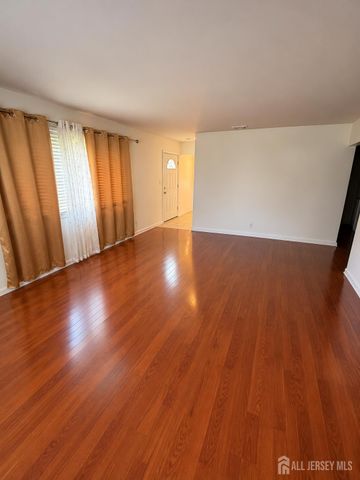 10 Comstock Road, Edison, NJ 08817