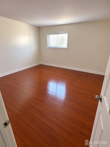 10 Comstock Road, Edison, NJ 08817