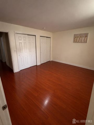 10 Comstock Road, Edison, NJ 08817