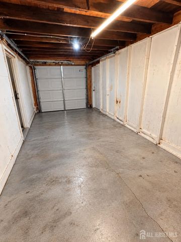 10 Comstock Road, Edison, NJ 08817