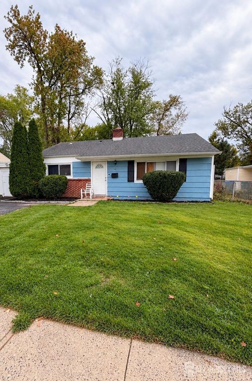 10 Comstock Road, Edison, NJ 08817