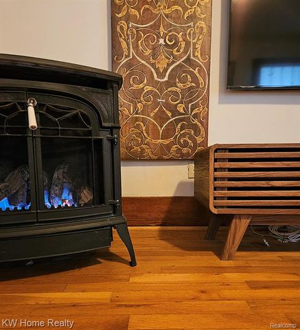 1208 Emmons Avenue, Birmingham, MI 48009