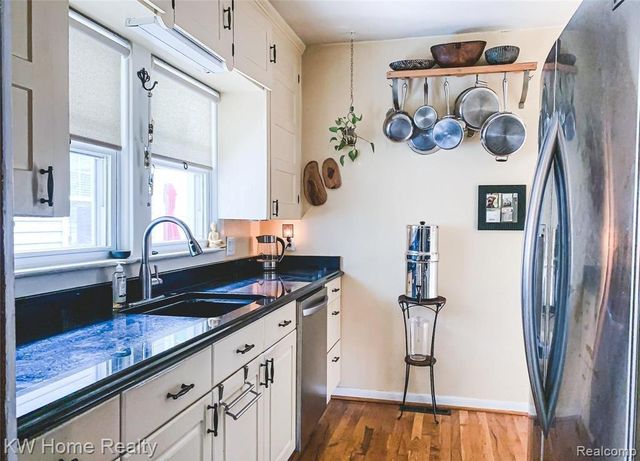 1208 Emmons Avenue, Birmingham, MI 48009