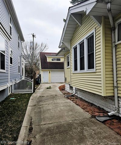 1208 Emmons Avenue, Birmingham, MI 48009